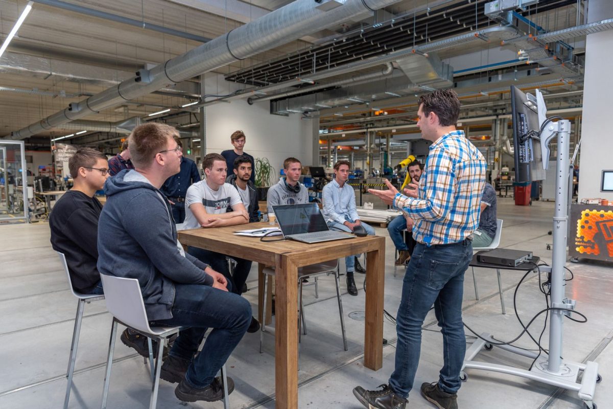 Studenten in het Fieldlab